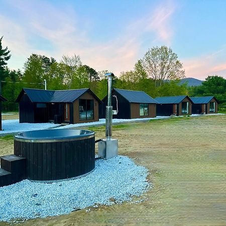 Emrose Luxury Cabins Brandon Exteriér fotografie